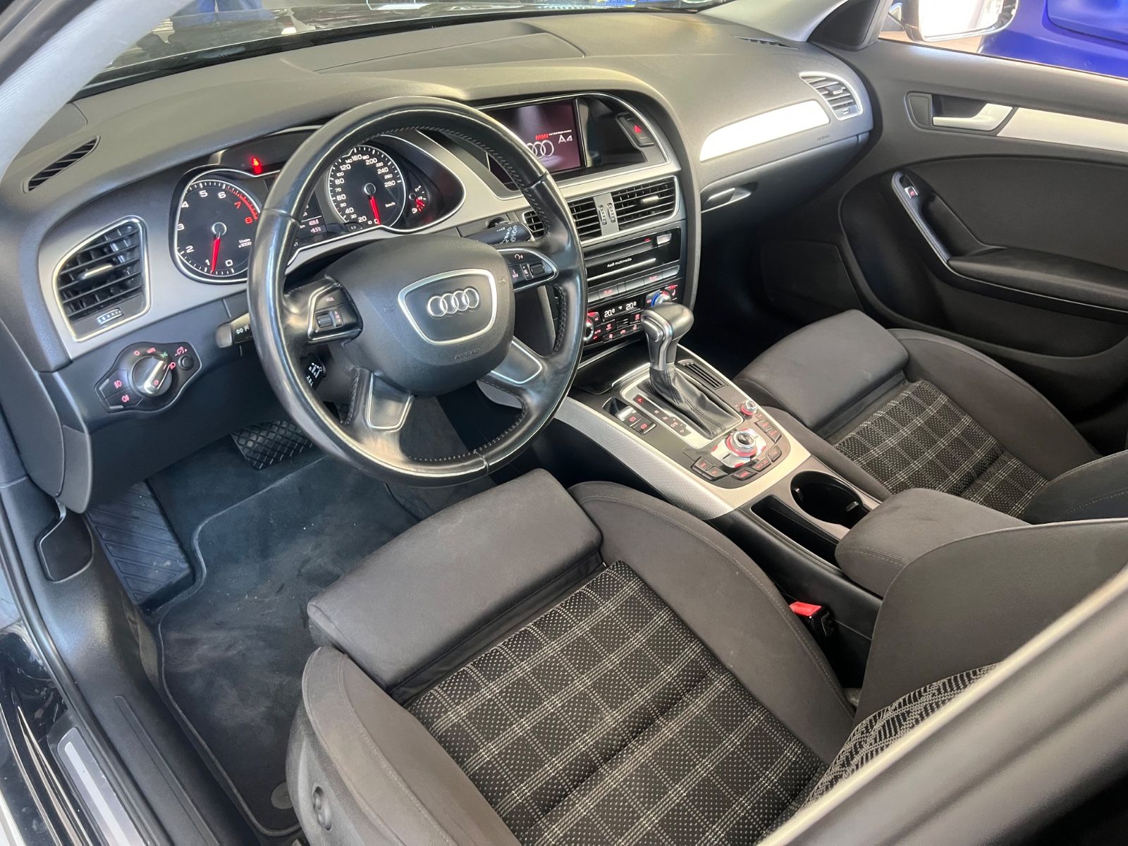Fahrzeugabbildung Audi A4 Avant 2.0 TFSI Ambition *XENON/LED*AUTOMATIK*
