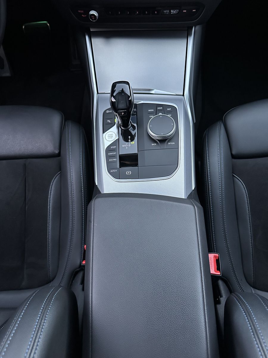 Fahrzeugabbildung BMW 320d Touring M-Sport NAV+LED+KAMERA+19ZO+HIFI+VC