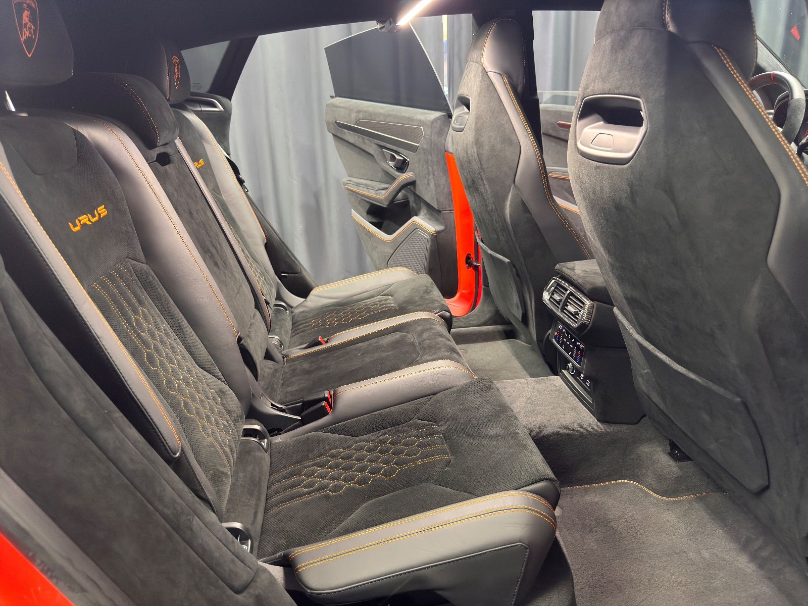 Fahrzeugabbildung Lamborghini Urus Performante|FULL-CARBON|AKRAPOVIC|MASSAGE|