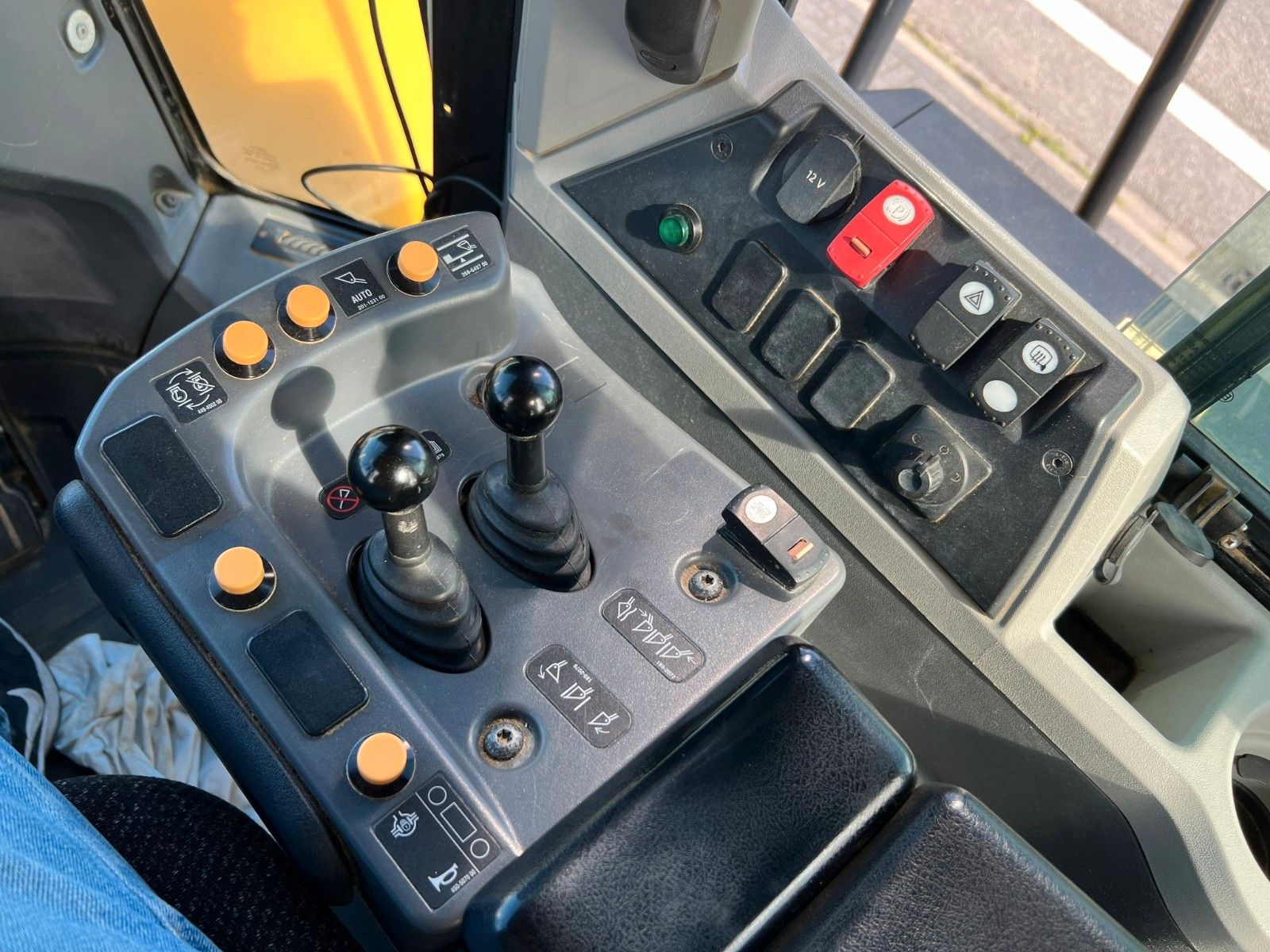 Fahrzeugabbildung CAT 966M XE 4x4 Radlader,Waage ,ZSA