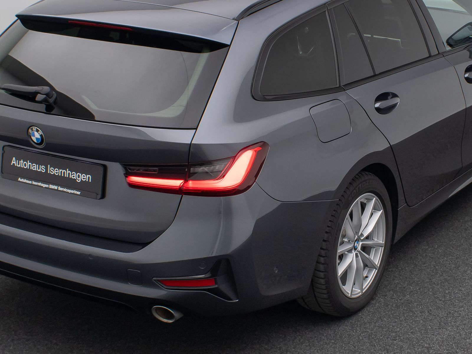 Fahrzeugabbildung BMW 330i xD SportLine Panorama DAB HiFi AHK Komfort