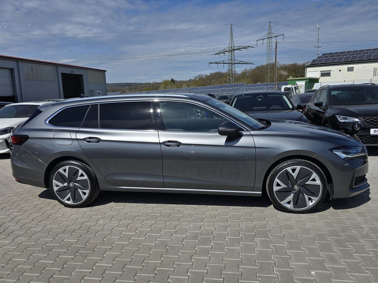 Fahrzeugabbildung SKODA Superb 2.0 TDI 4x4 Selection MATRIX*AHK*PANO*19"