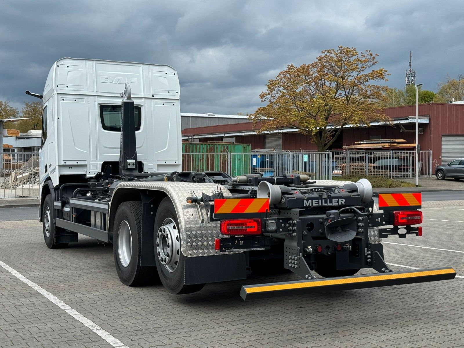 Fahrzeugabbildung DAF Daf XD 450 MEILLER Abrollkipper Funk *Vollaust.*