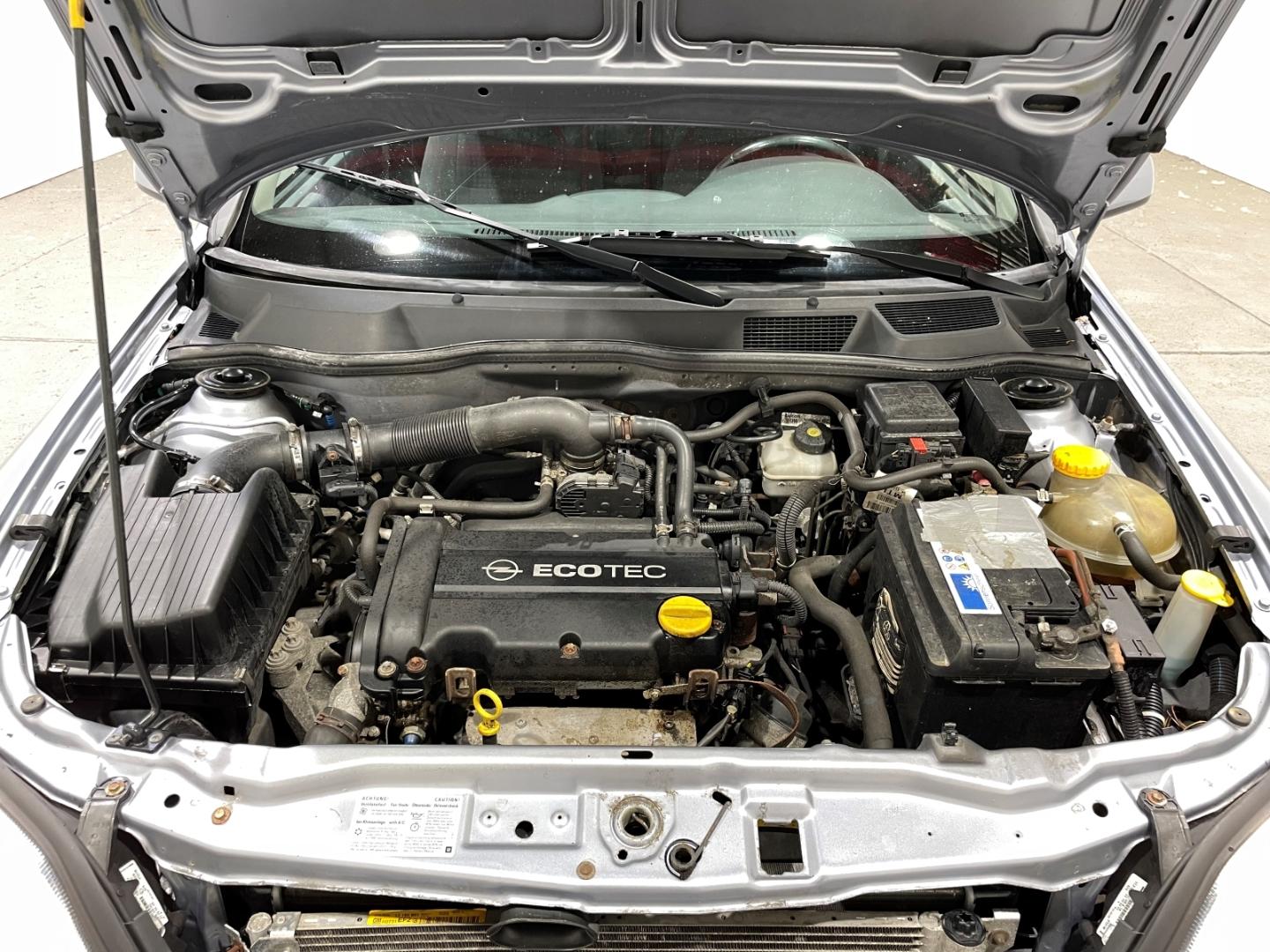 Opel Astra 2009 — photo 18