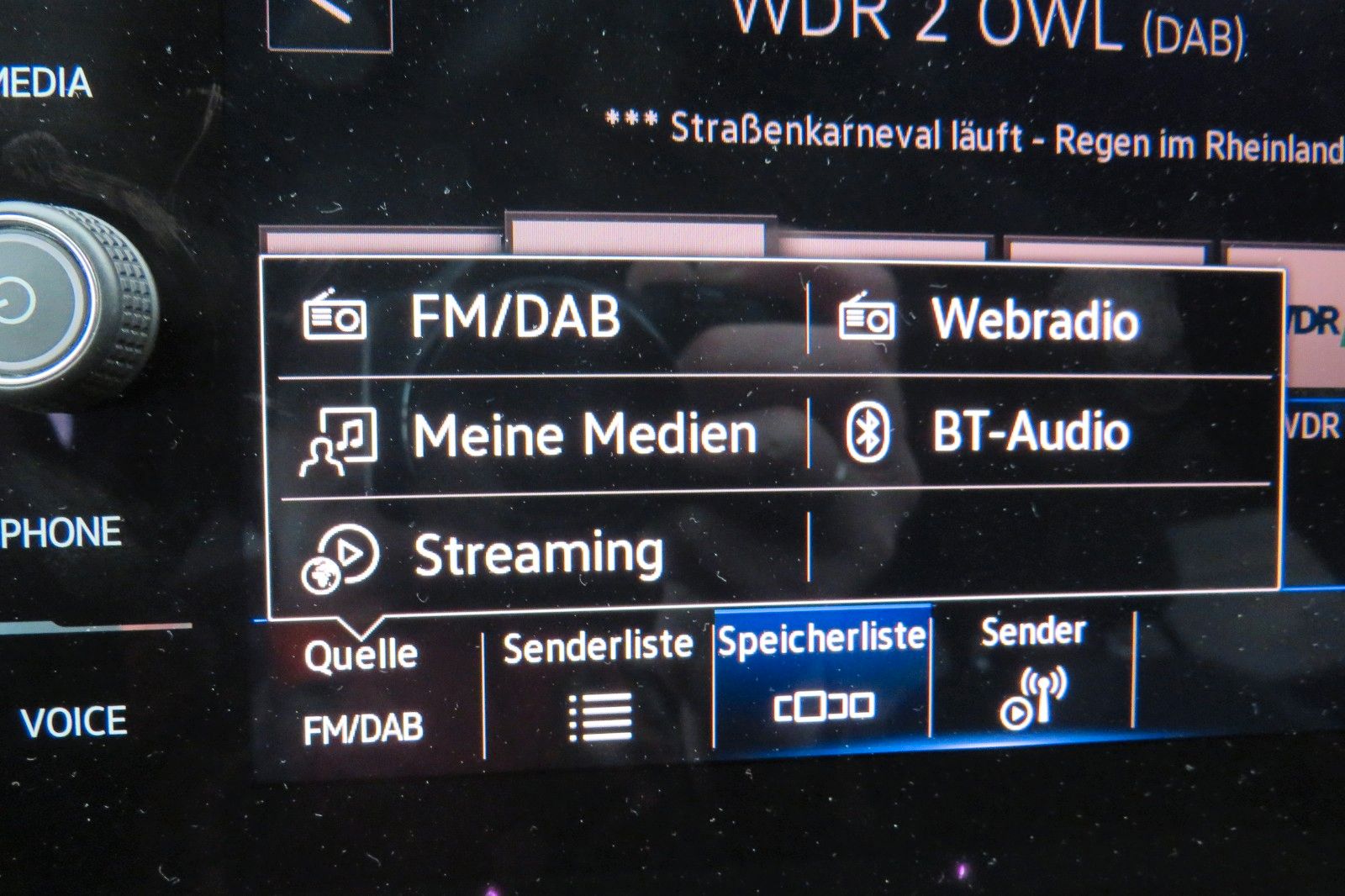 Fahrzeugabbildung Volkswagen T-Roc Sport DSG NAVI 18`SITZH. PDC DIGITAL-COCKP