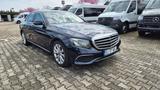 Mercedes-Benz E 220 E Limousine E 220 d 4Matic - Mercedes-Benz E 220 mit Diesel-Antrieb: Blau, Limousine