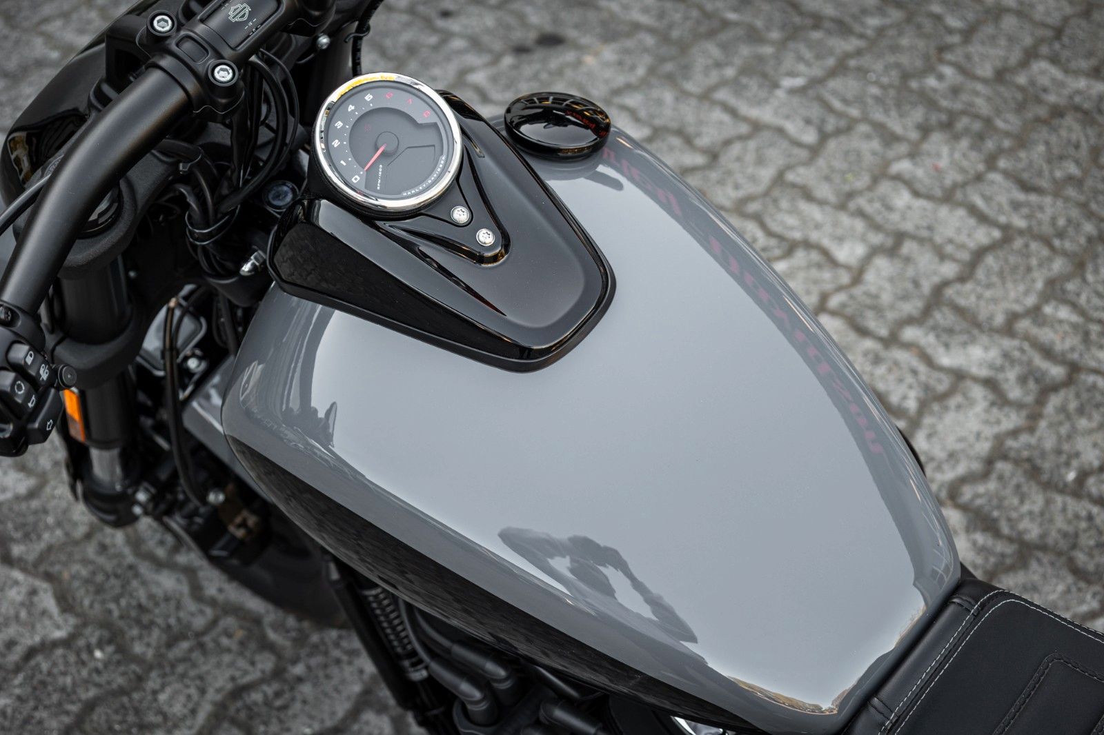 Fahrzeugabbildung Harley-Davidson FXFBS FAT BOB 114 CUI SOFTAIL - JEKILL&HYDE -