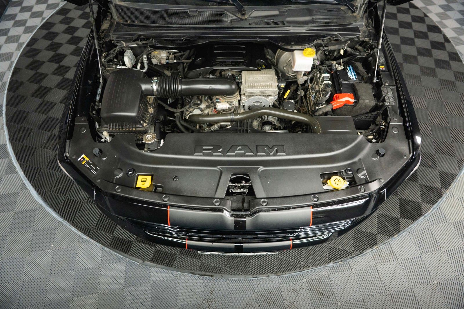 Fahrzeugabbildung Dodge RAM 5.7 V8 HEMI 4x4 LIMITED Style Night-Edition