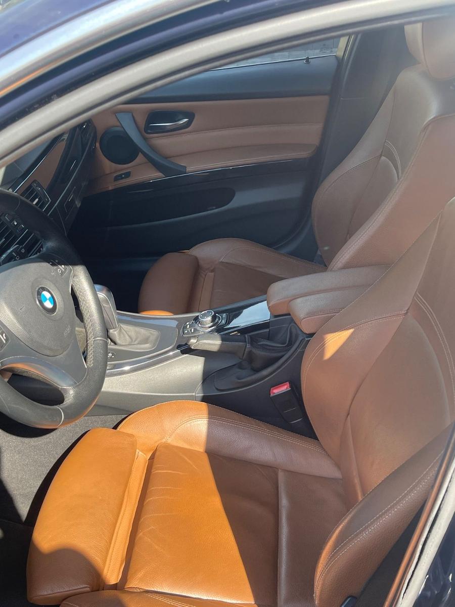 BMW 330 2011 — photo 7