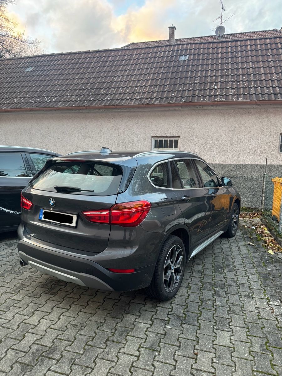 BMW x1 sDrive18i xLine | M-Paket Lenkrad Bremse Gas