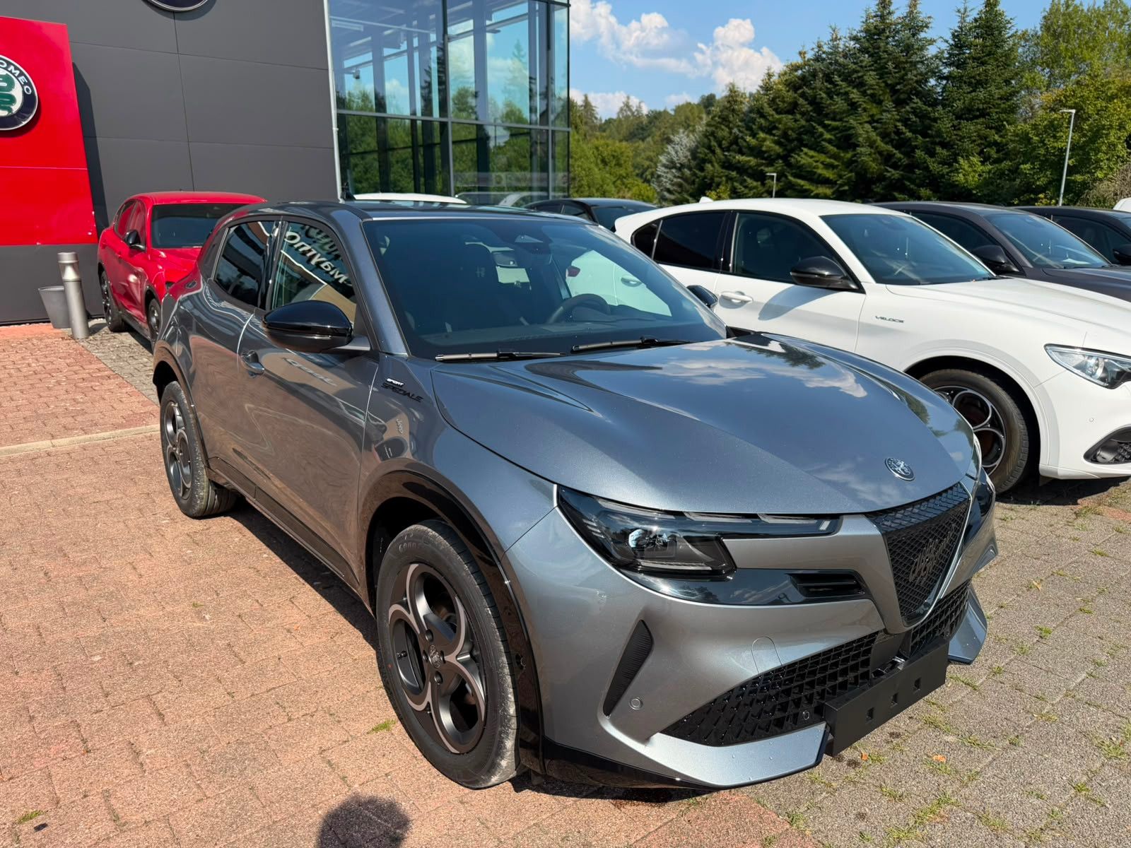 Fahrzeugabbildung Alfa Romeo Junior Ibrida 1.2 Allrad Sport Speciale