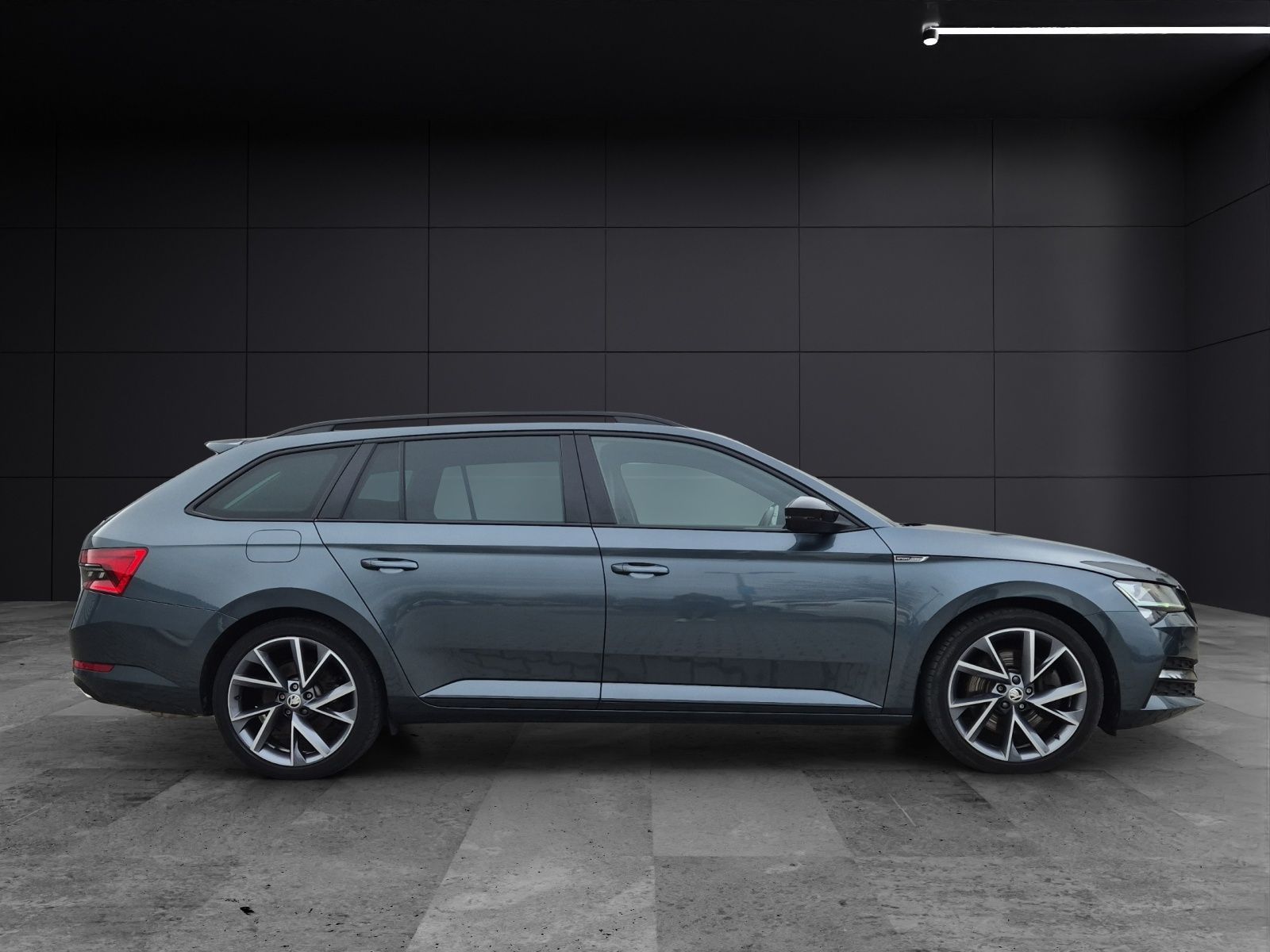 Fahrzeugabbildung SKODA Superb Combi TSI Sportline 4x4 DSG Standhzg. Mat