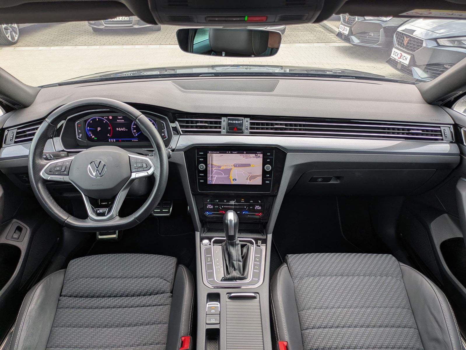 Fahrzeugabbildung Volkswagen Passat 2.0 TDI 2x R-Line MATRIX*KAMERA*ACC*NAVI