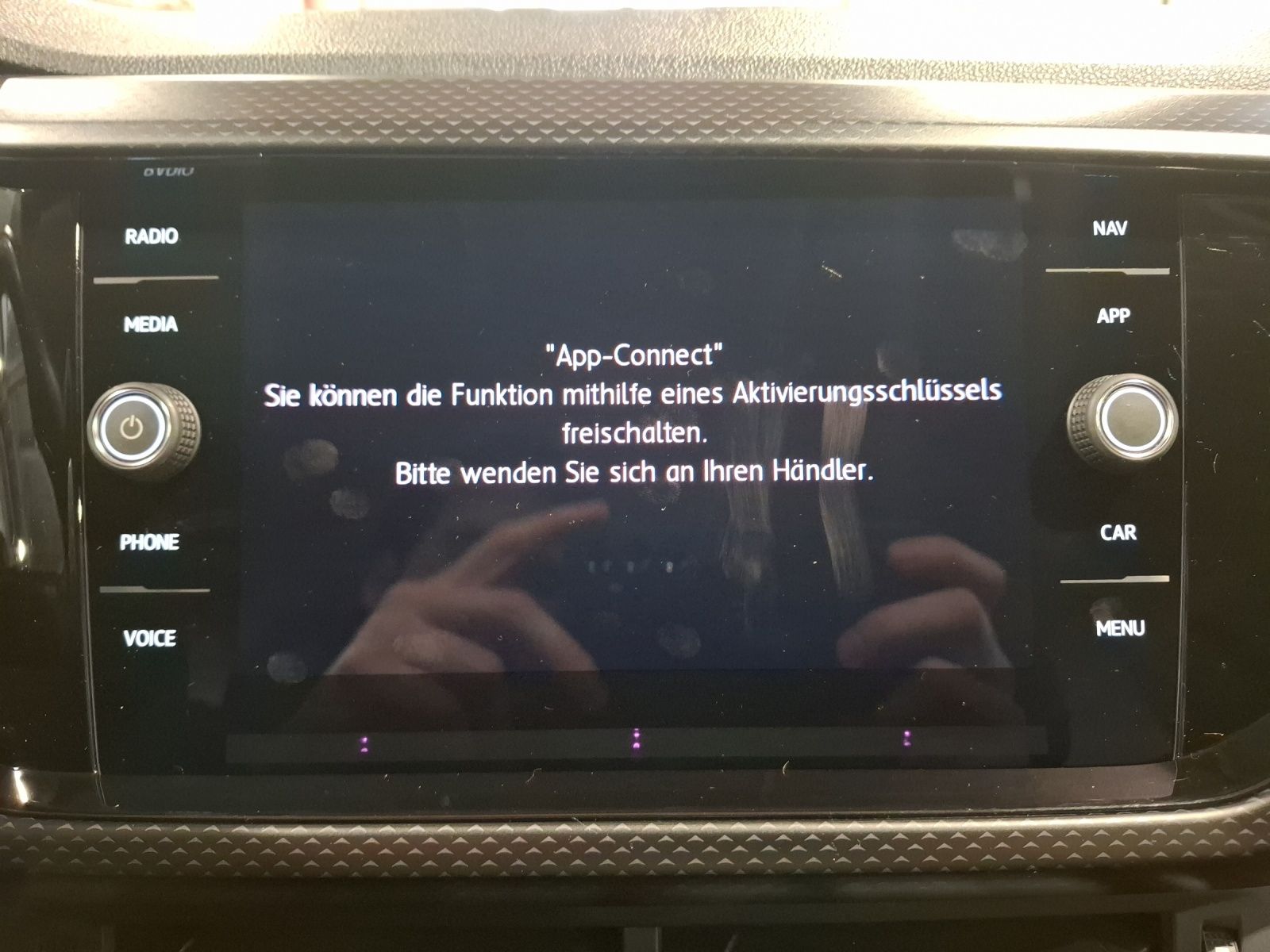 Fahrzeugabbildung Volkswagen T-Cross TSI Life AHK Navi ACC PDC SH 17"