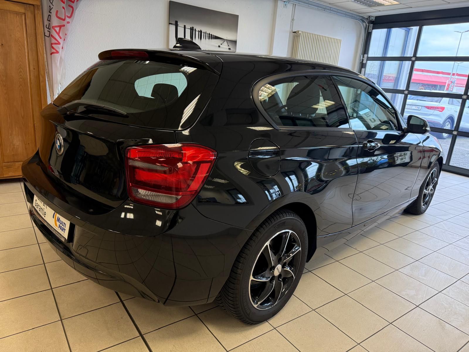 Fahrzeugabbildung BMW 116 i Limousine 3-trg. / SCHECKHEFT/ NUR 86.TKM