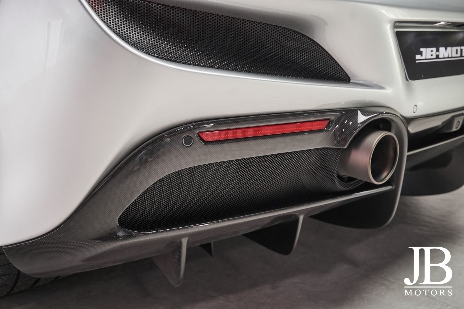 Fahrzeugabbildung Ferrari F8 Tributo Carbon Lift Racing Seat CarPlay