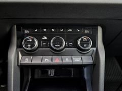 SKODA Karoq Fresh AHK NAVvorb SHZ LED PDC RKF BLT 5J G