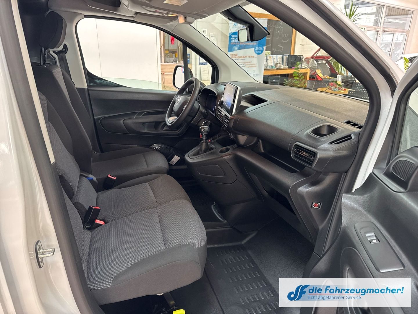 Fahrzeugabbildung Toyota Proace City L1 Meister Navi Apple CarPlay Androi