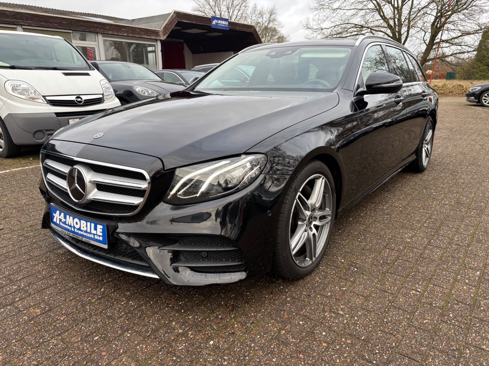 MERCEDES-BENZ E 220d T AMG LED WideScreen Pano Head-Up