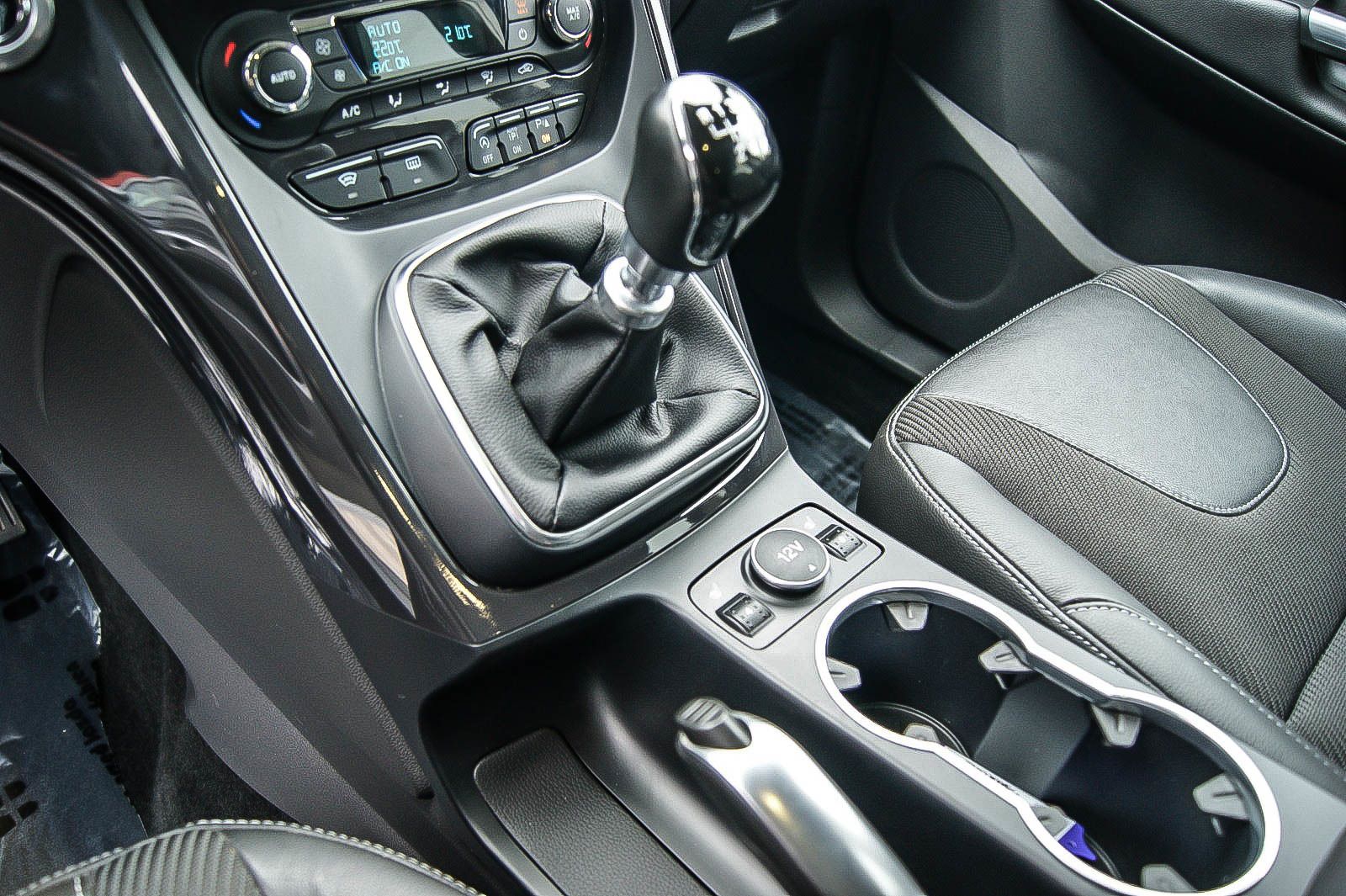 Fahrzeugabbildung Ford Kuga 1.5EcoBoost Individual XENON NAVIGATION 1HD