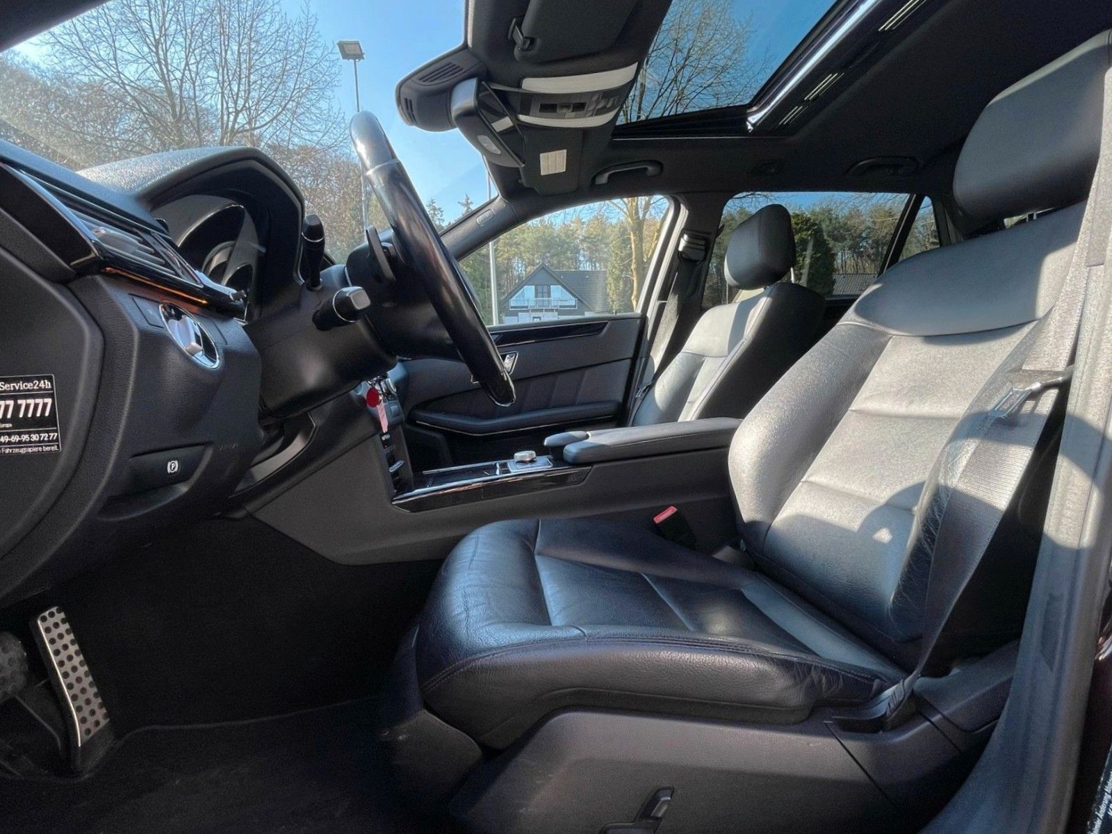 Fahrzeugabbildung Mercedes-Benz E 300 T CDI 7G AUT**AMG**LEDER NAVI GLASSD XENON