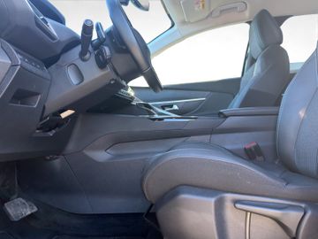 Peugeot 3008 1.6 225 Allure AHK+Kam.+KeyLess+LED+Navi