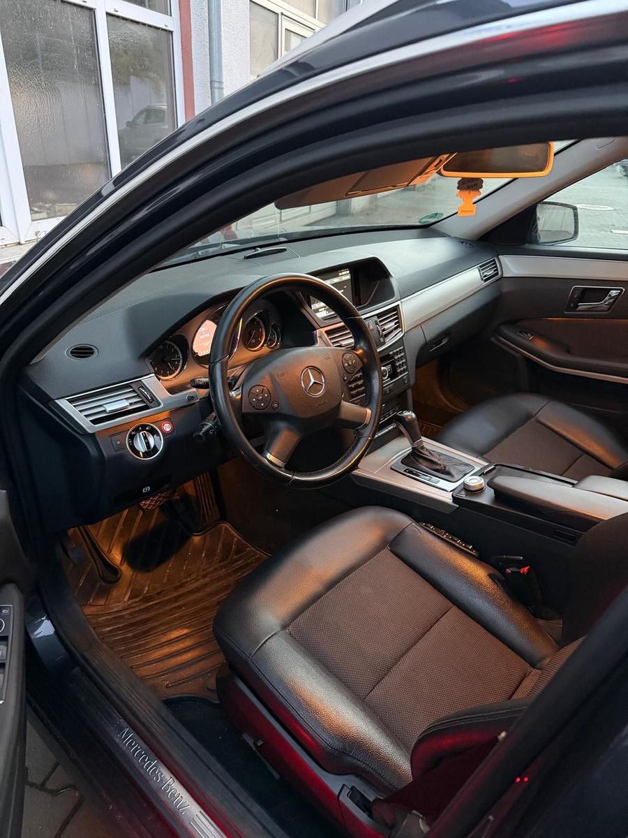 Mercedes-Benz 220 2010 — photo 5
