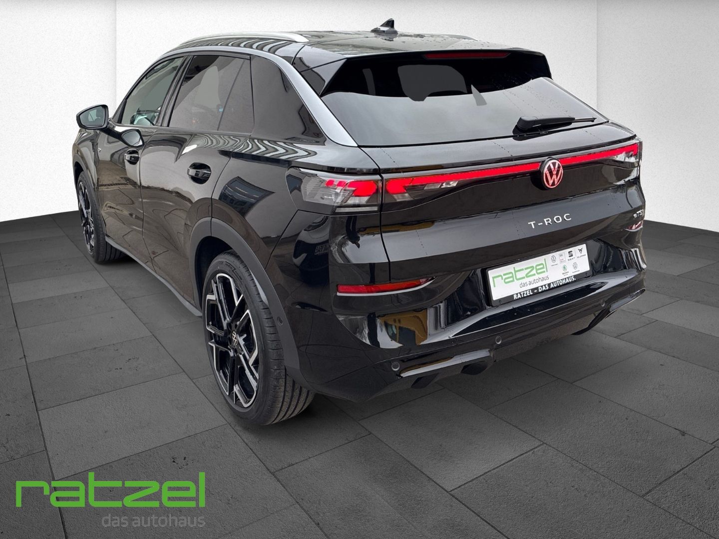 Fahrzeugabbildung Volkswagen T-Roc R-Line 1.5eTSI IQ.Light+Navi+AHK+IQ.Drive