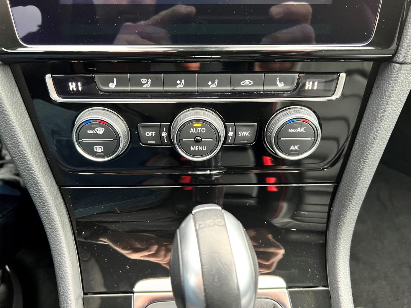 Volkswagen Golf GTI 2.0 TSI DSG LED Navi Leder Sitzheizung