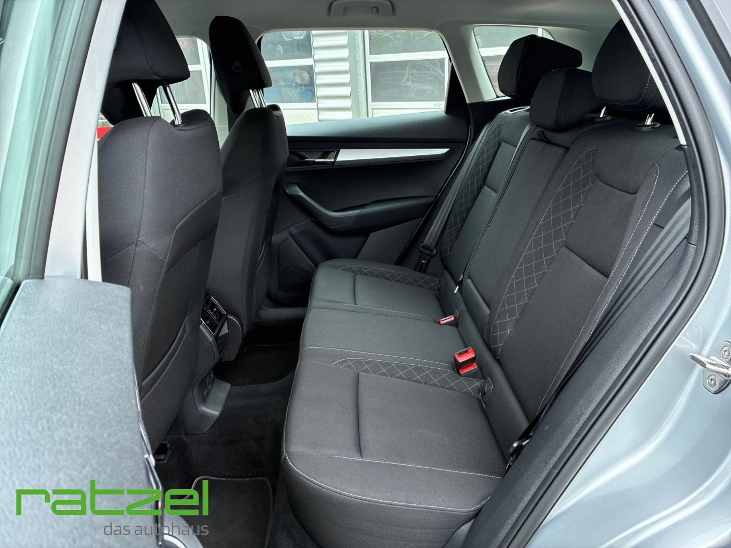 Fahrzeugabbildung SKODA Karoq Ambition 1.5 TSI Automatik LED Sperrdiff.