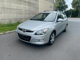 Hyundai i30 cw Comfort*Automatik*2 Besitz*SHZ*Tüv Neu** - Hyundai i30: Comfort