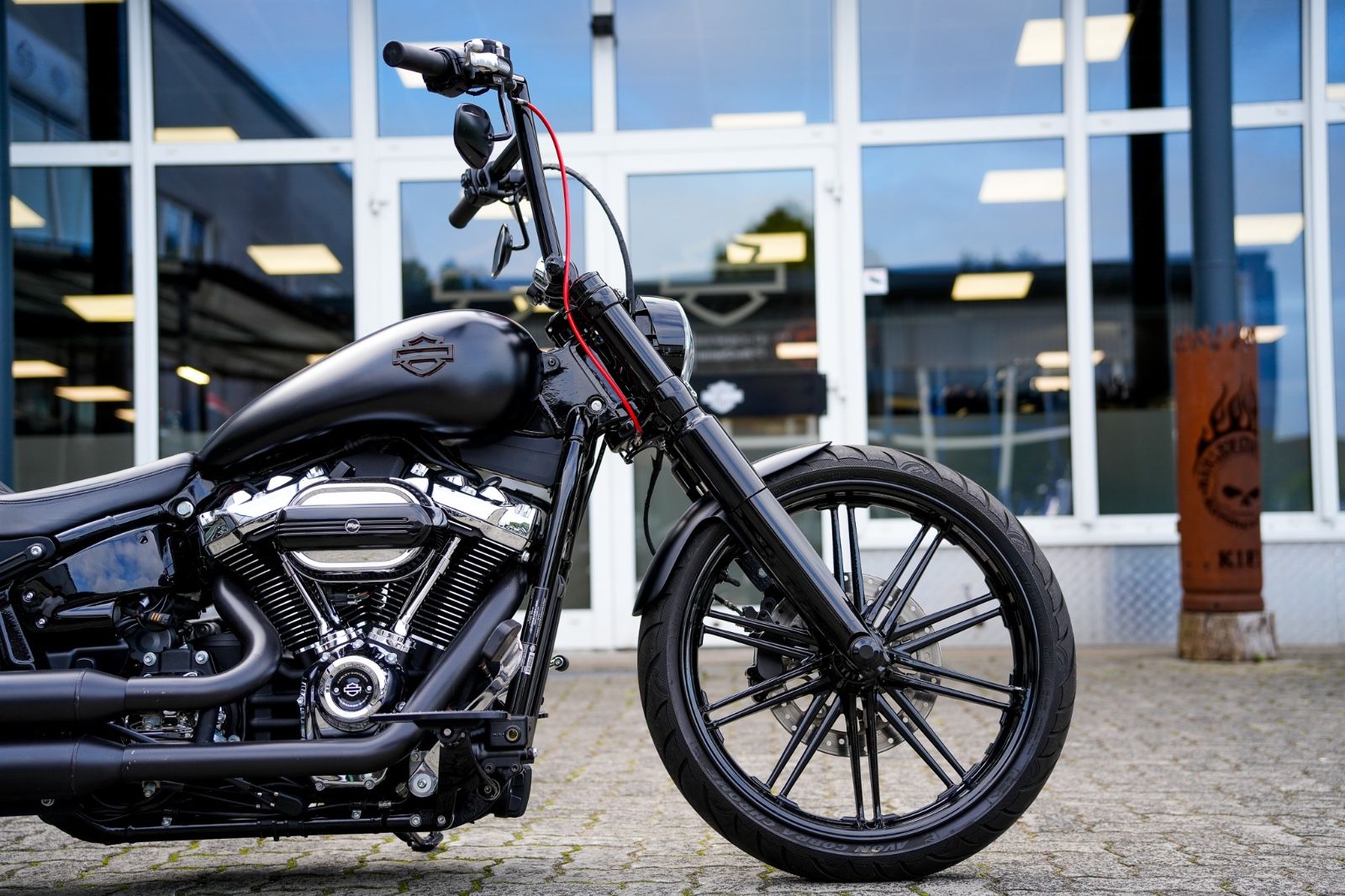 Fahrzeugabbildung Harley-Davidson FXBRS Softail Breakout 114 cui - JEKILL&HYDE -