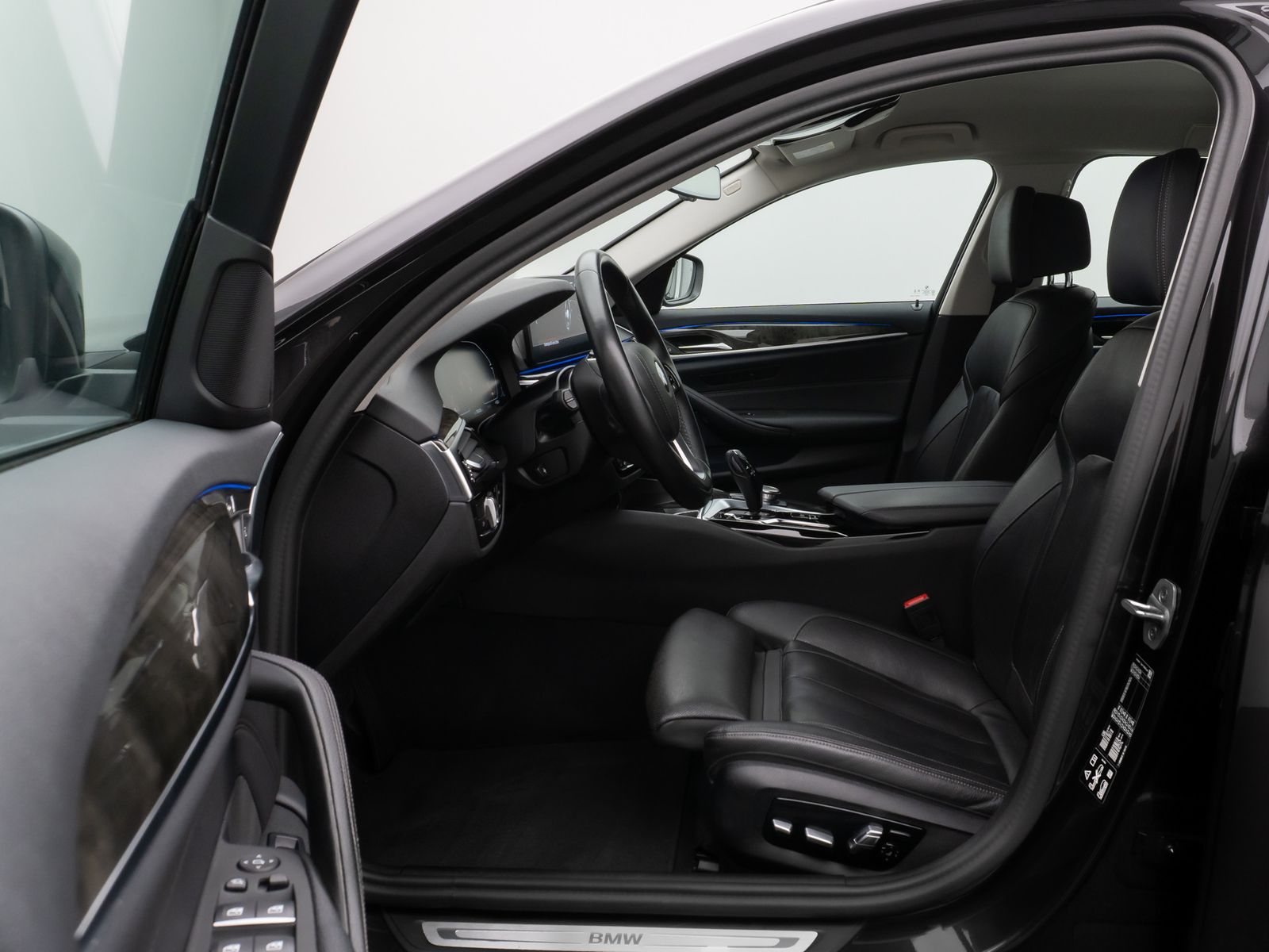 Fahrzeugabbildung BMW 520d xD Kamera HUD DAB HiFi Belüftung Leder Komf