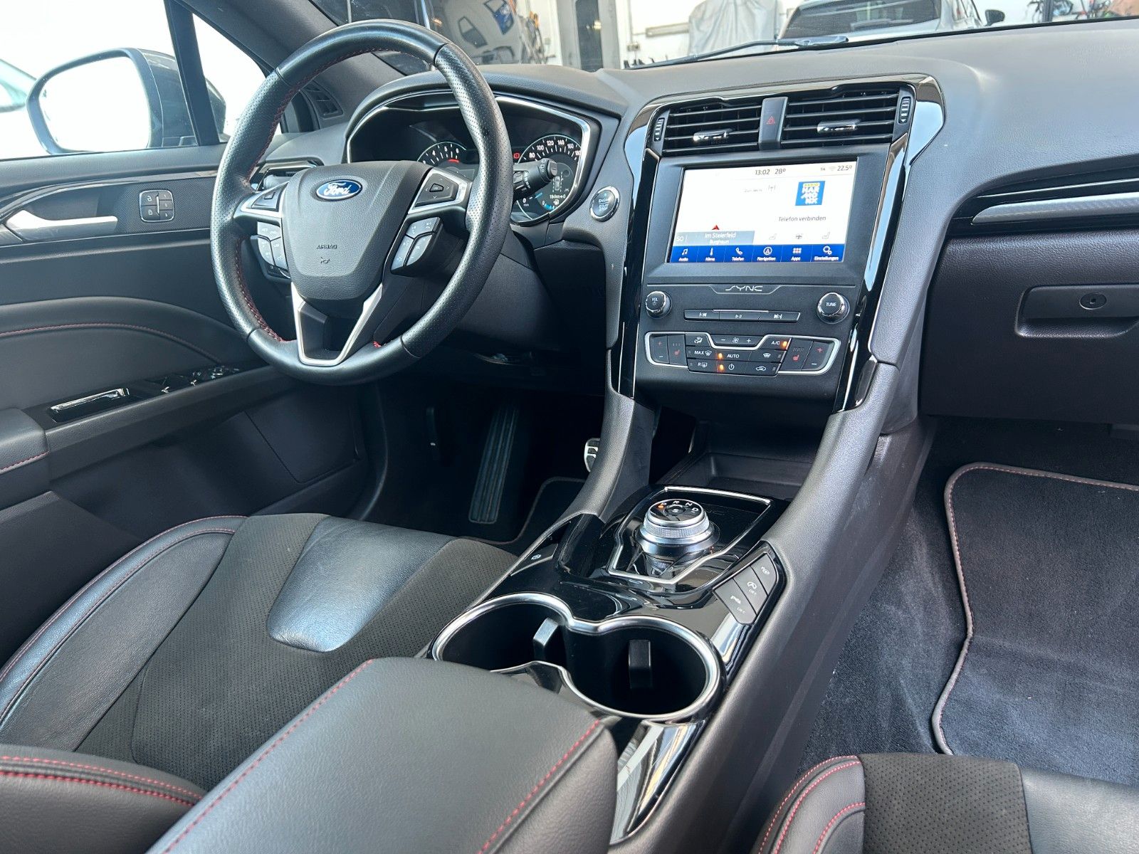 Fahrzeugabbildung Ford Mondeo Turnier ST+AWD+AHK+SportfahrW+TotW