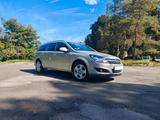 Opel Astra Caravan 1.6 Ecotec Edition 111 Jahre 8... - Opel Astra aus 2010: Kombi