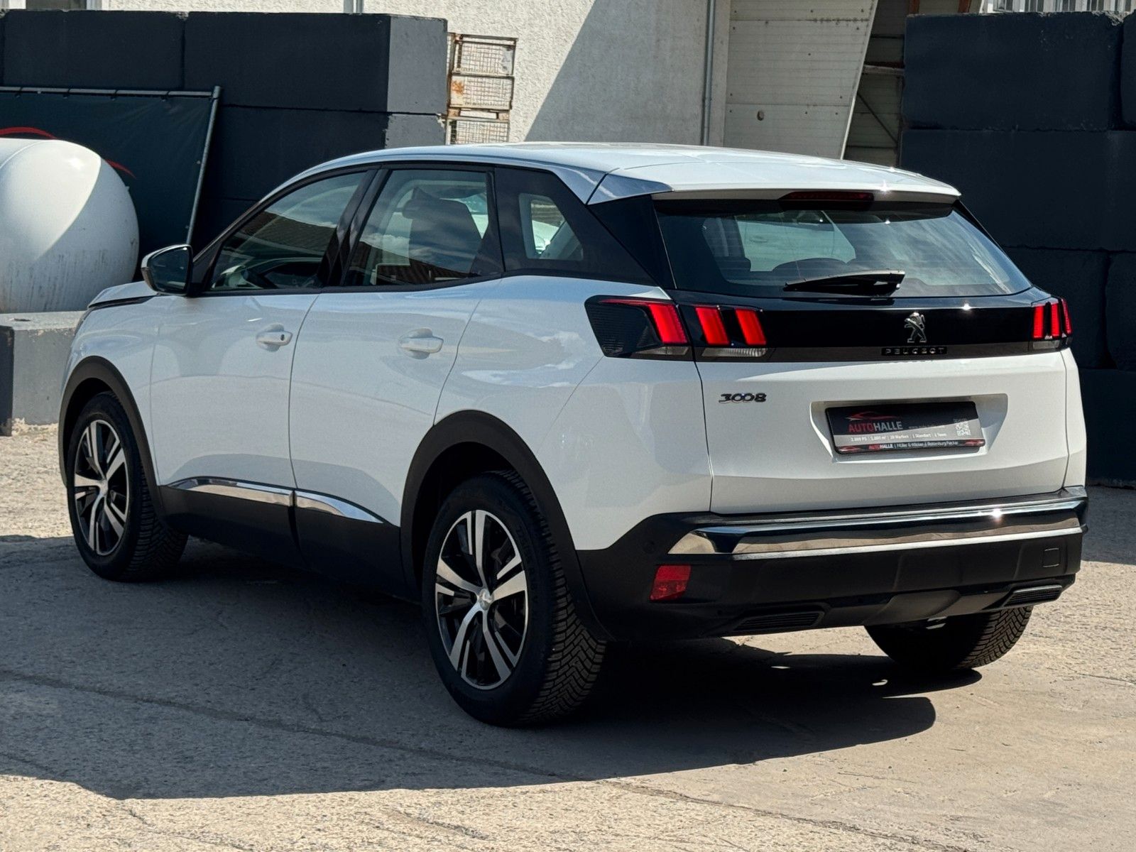 Fahrzeugabbildung Peugeot 3008 PureTech 180 Allure Tempomat PDC CarPlay