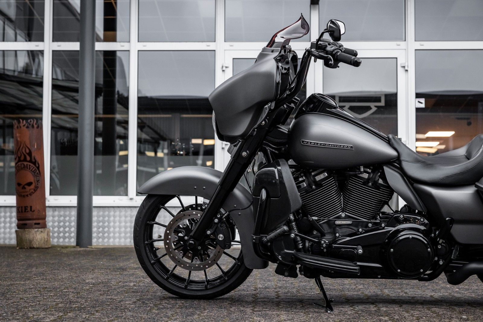 Fahrzeugabbildung Harley-Davidson FLHXS Street Glide 107 Cui - Screaming Eagle APE