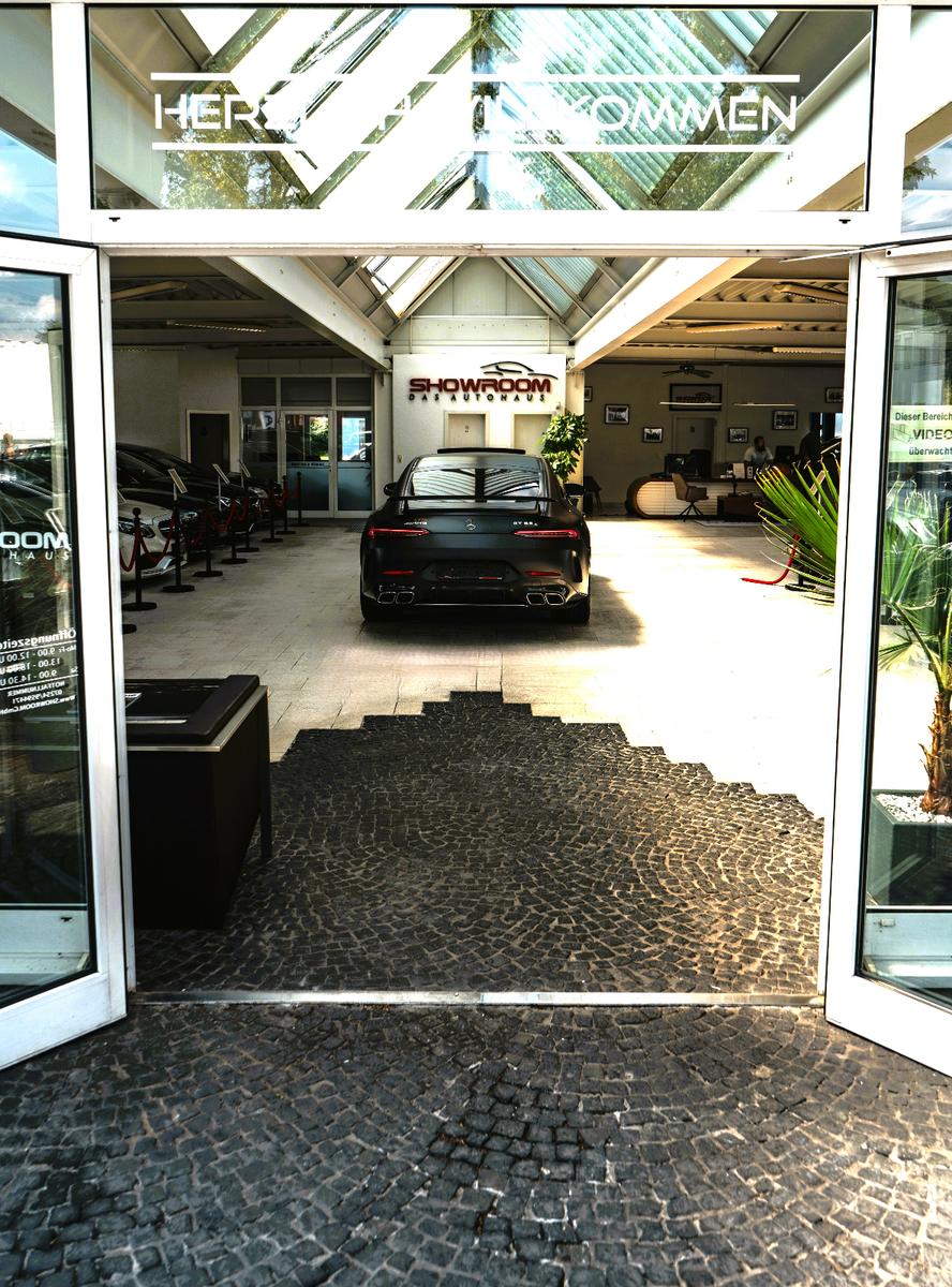 showroom-image-top