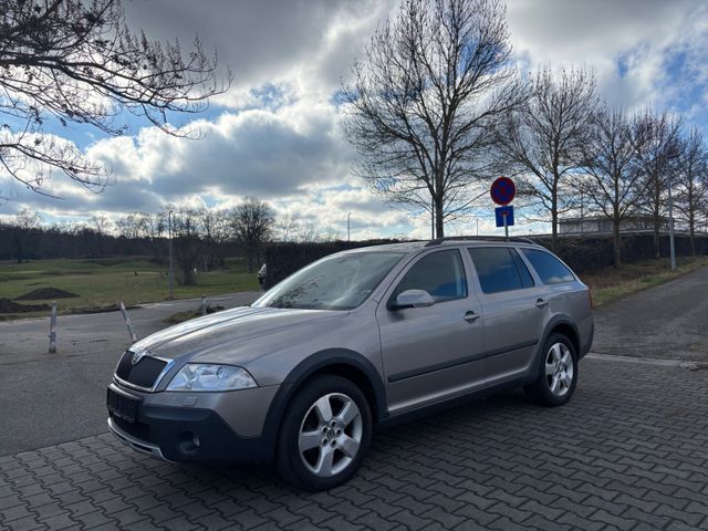 Skoda Octavia Combi Scout 2.0TDI 4X4 Xenon SiH AHK PDC