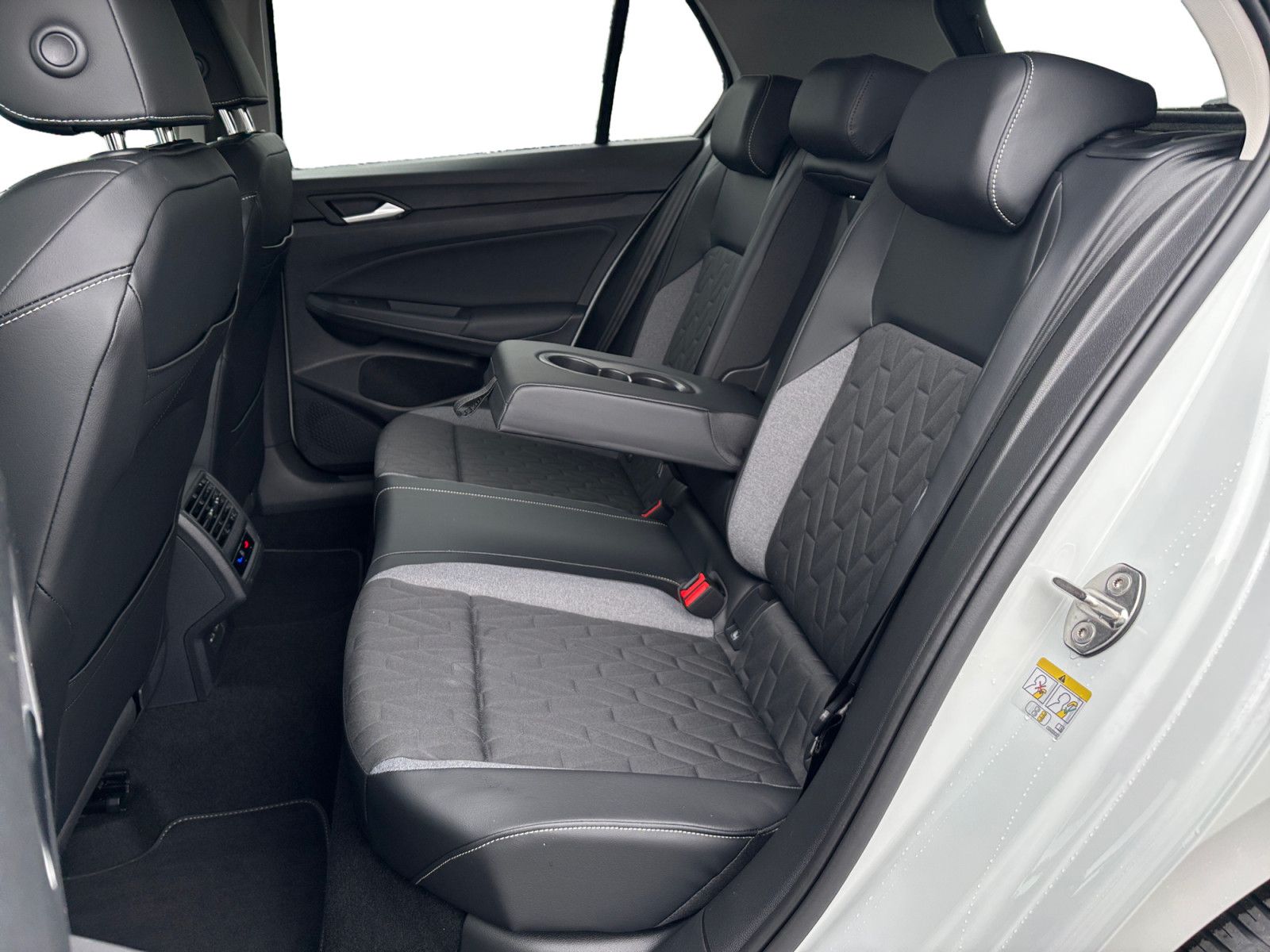 Volkswagen Golf Life 1,5l eTSI OPF 85kW (116 PS) 7-Gang-DSG foto 11