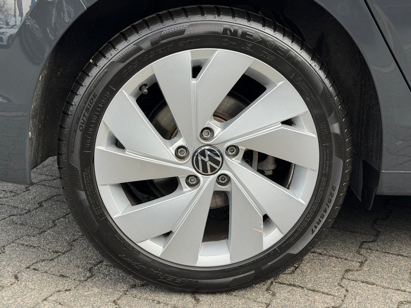 Fahrzeugabbildung Volkswagen Golf 2.0 TDI Style DSG >ALCANT+MEMO+LED+SHZ+ACC+