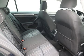 Fahrzeugabbildung Volkswagen Golf VII Lim. Comfortline BMT DSG PDC Navi