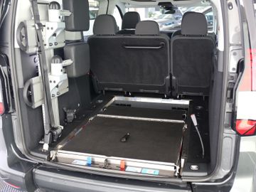 Volkswagen Caddy Maxi 1.5TSI DSG NAVI ACC ROLLSTUHLRAMPE