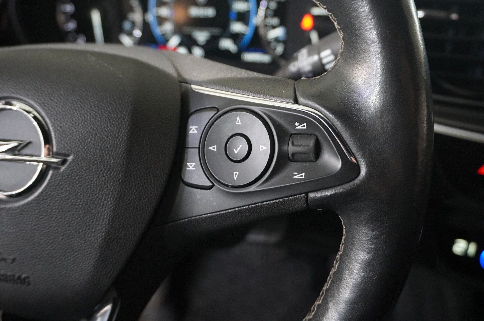 Fahrzeugabbildung Opel Insignia B ST 2.0D BUSI. 4X4 NAVI/LED/KAMERA/DAB
