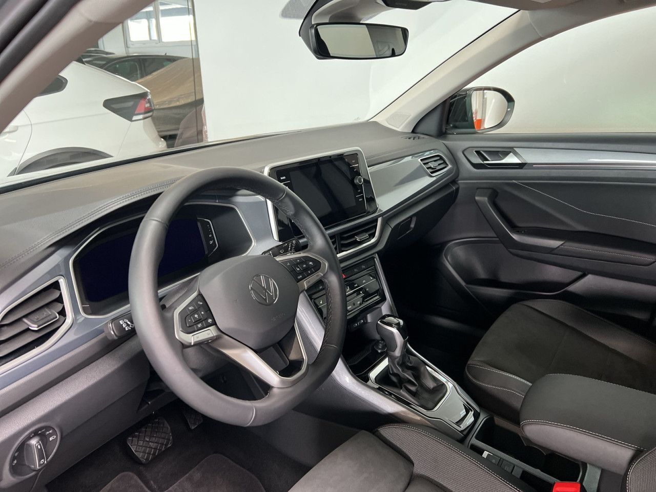 Volkswagen T-Roc STYLE 1.5 TSI DSG AHK LED RÜCKFAHRKAMERA foto 5
