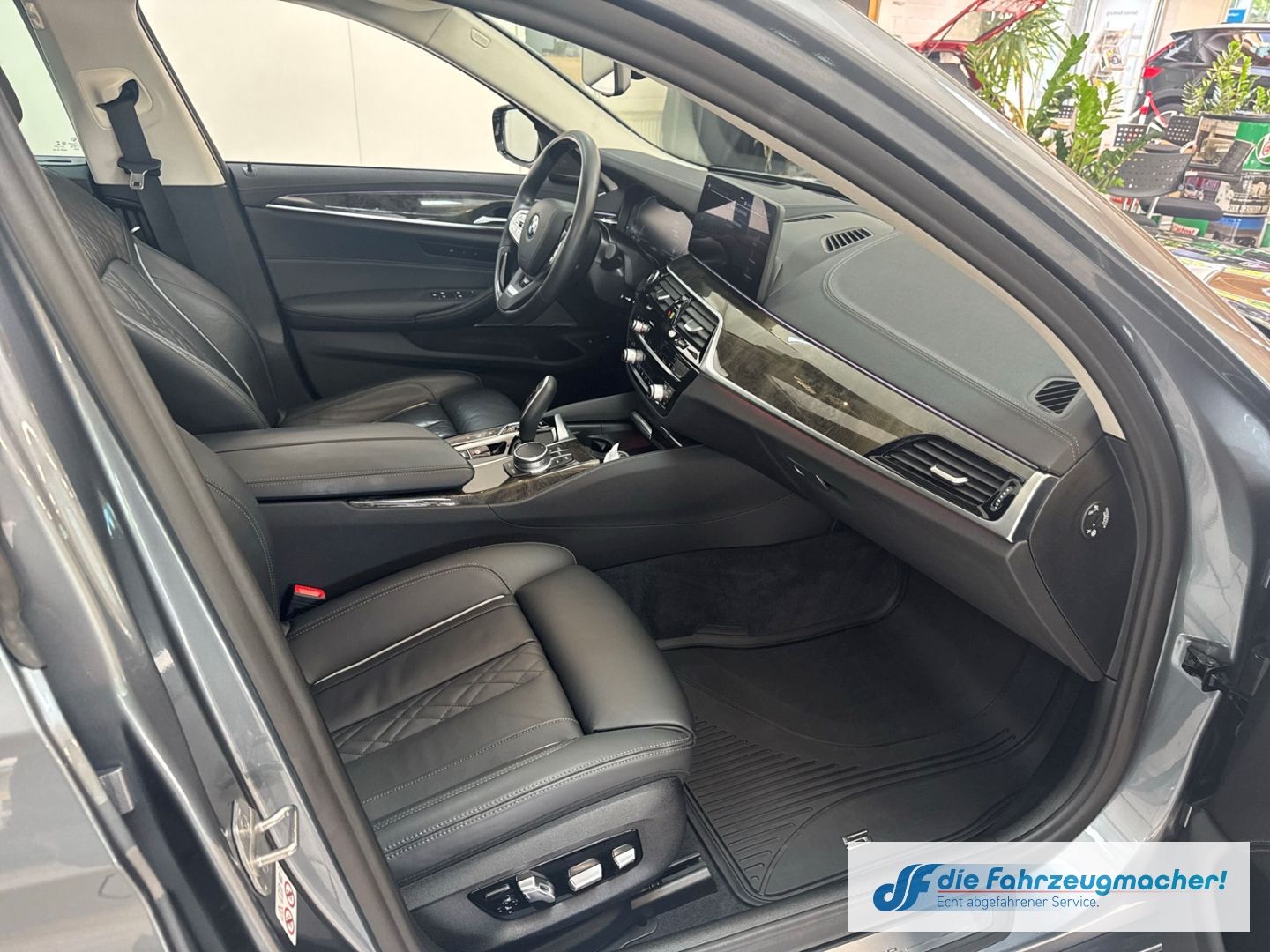 Fahrzeugabbildung BMW 530 e xDrive Luxury Line Touring HUD LuftF Pano