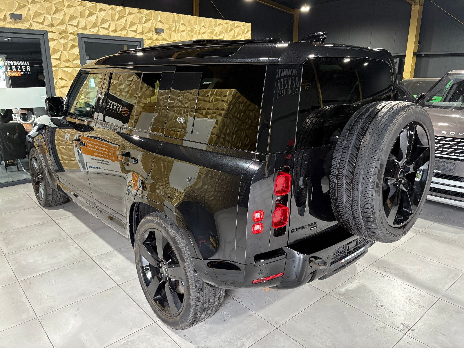 Fahrzeugabbildung Land Rover Defender 110 X-Dynamic HSE/PANO/360°/AHK/APPLE/