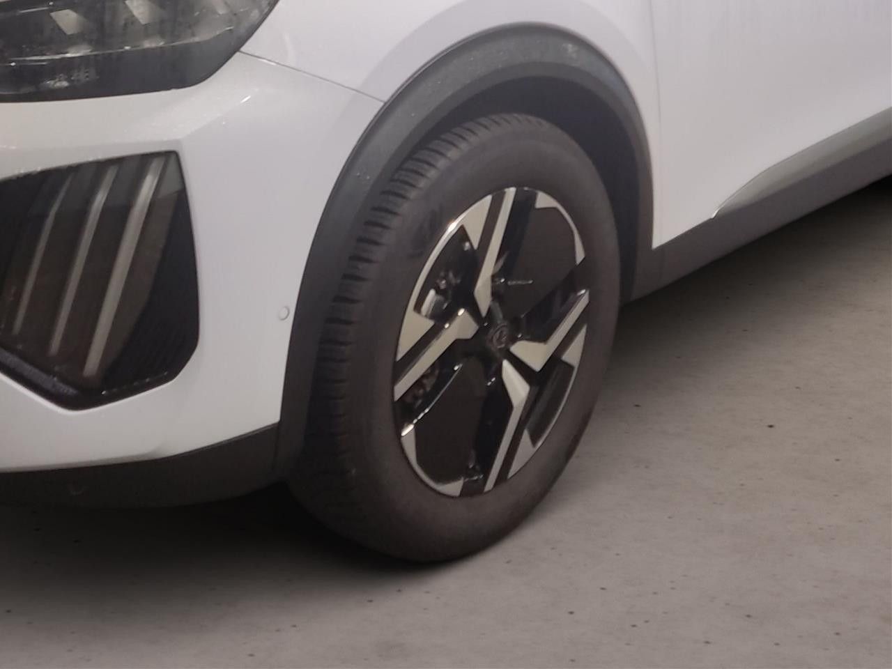 Fahrzeugabbildung Peugeot 2008 GT MildHybrid 145 e-DSC6