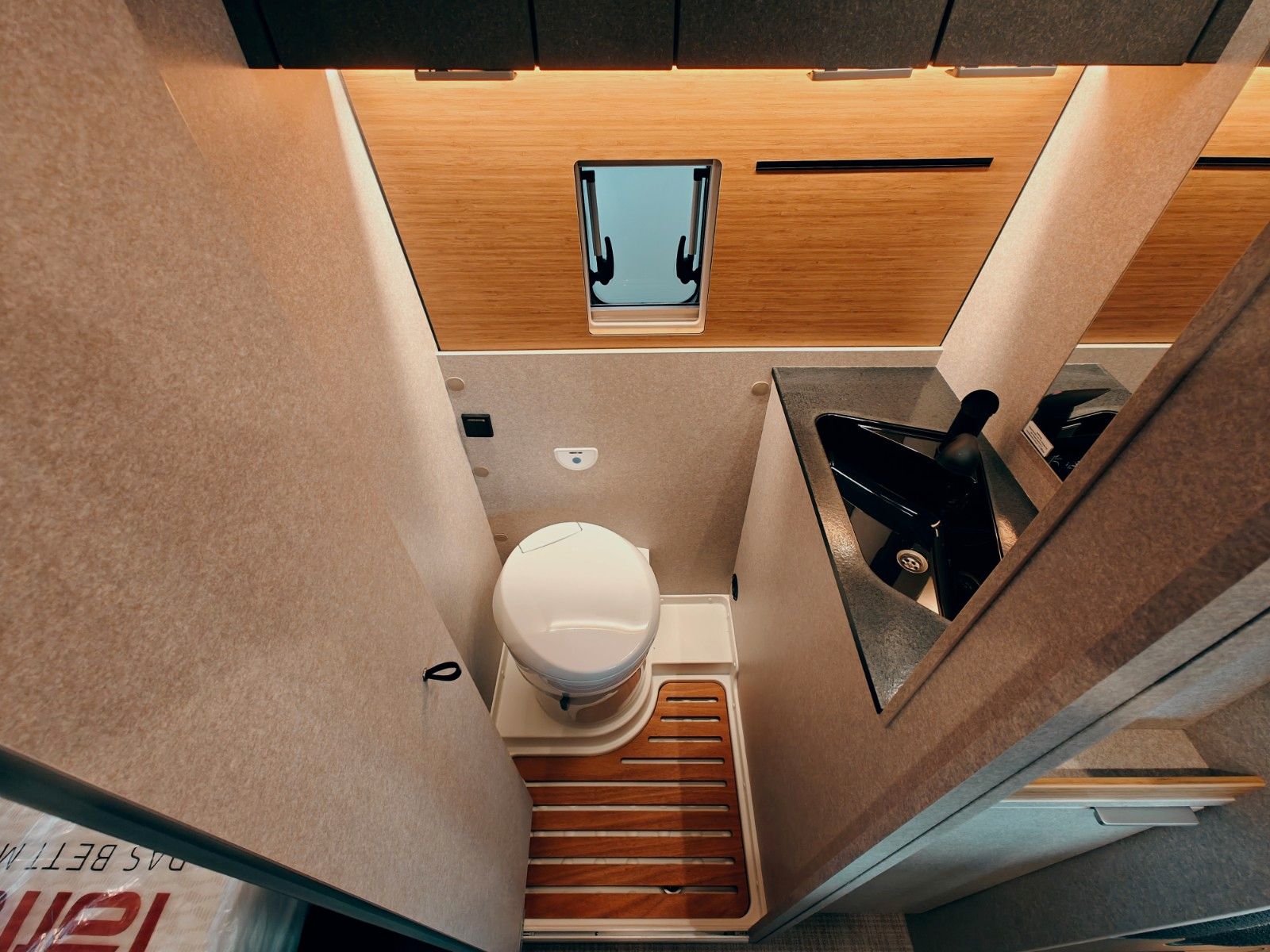 Fahrzeugabbildung HYMER / ERIBA / HYMERCAR HYMER REDWOOD 600 TRAIL 2026