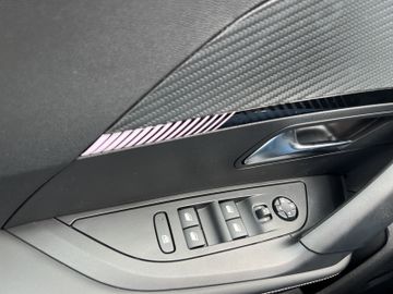 Peugeot 2008 Allure PureTech 130 EAT8 AWR SHZ CARPLAY